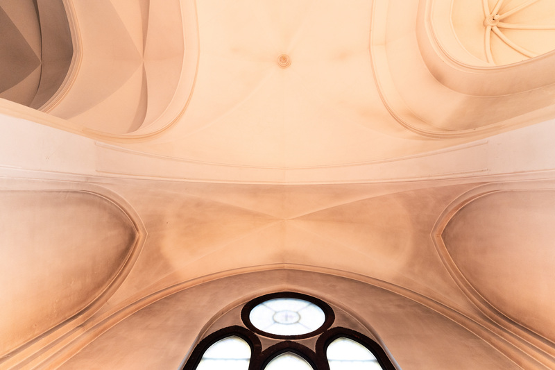 zufälliges Bild aus dem Innenraum der Kirche der Stille
